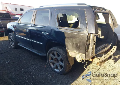 2010 Cadillac Escalade Premium from USA, damaged, VIN 1GYUKCEF3AR271829